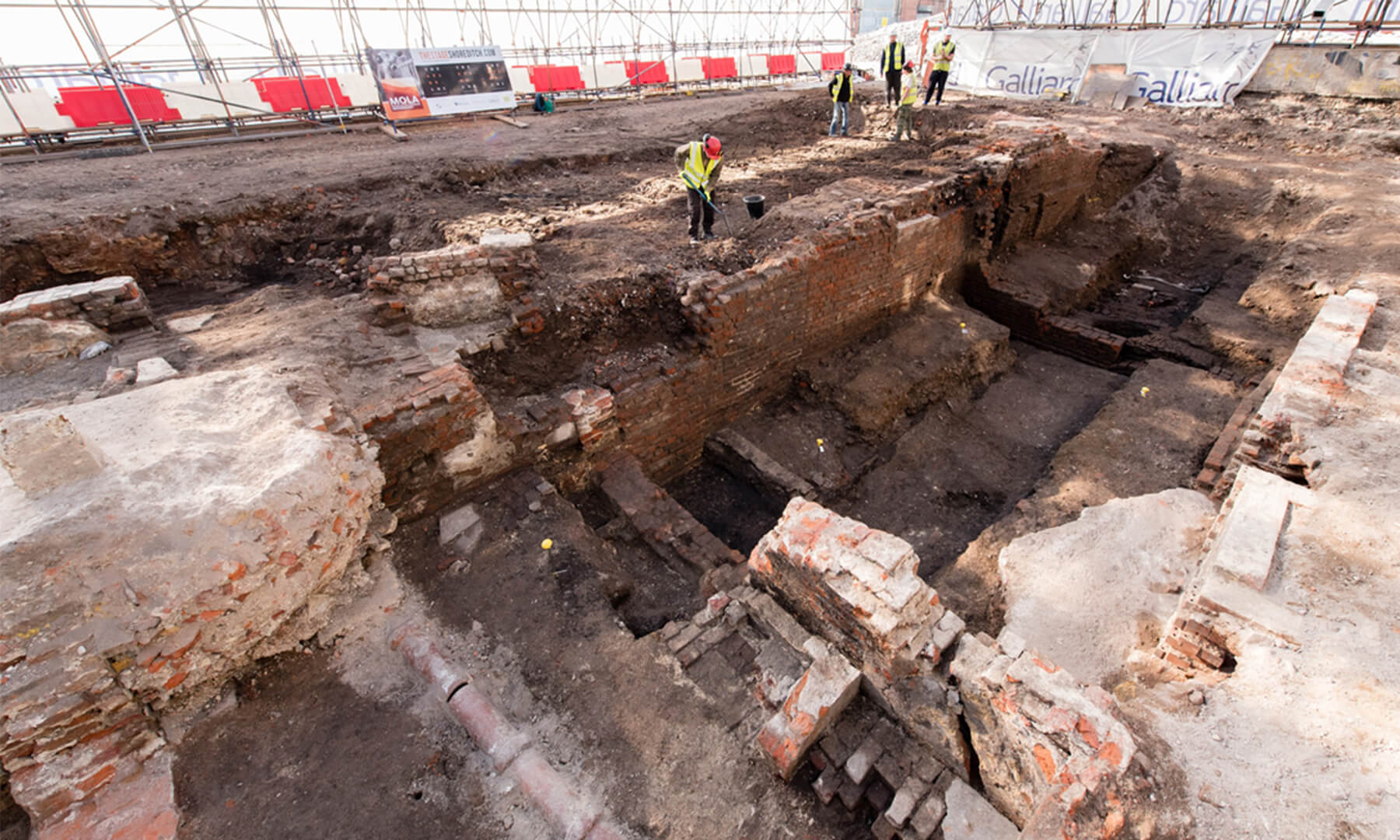 Recording the remains of the Curtain theatre (c) MOLA