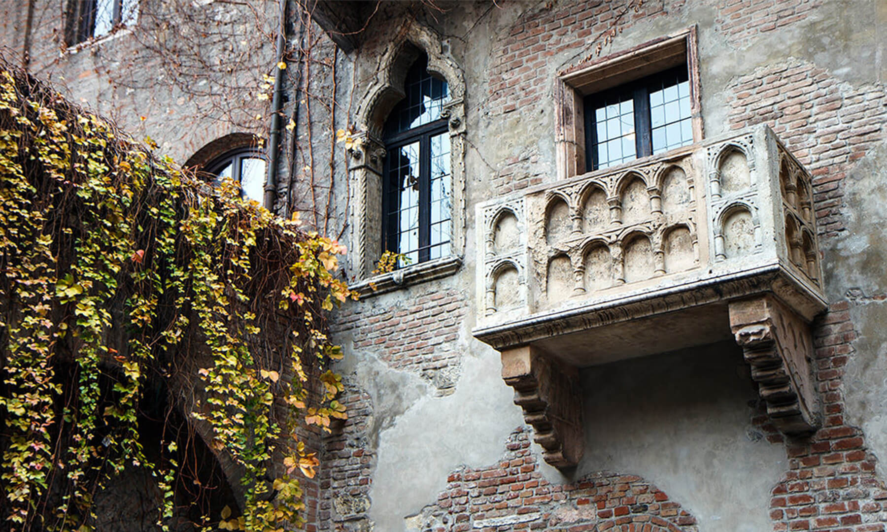 Romeo and Juliet balcony in Verona - Italy. Credit: juergen2008