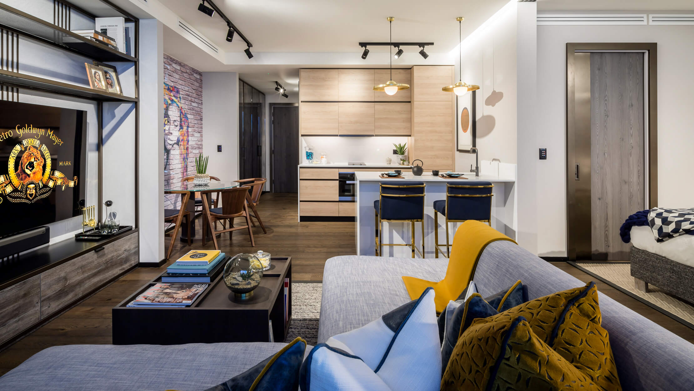 303-livingroom.jpg 303-livingroom.jpg